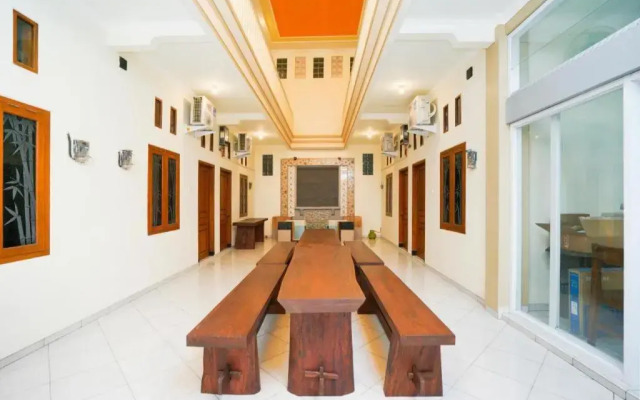 Penginapan Anggrek Syariah 2 by OYO Rooms