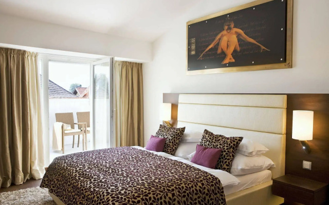 Iris Porsche Hotel & Restaurant