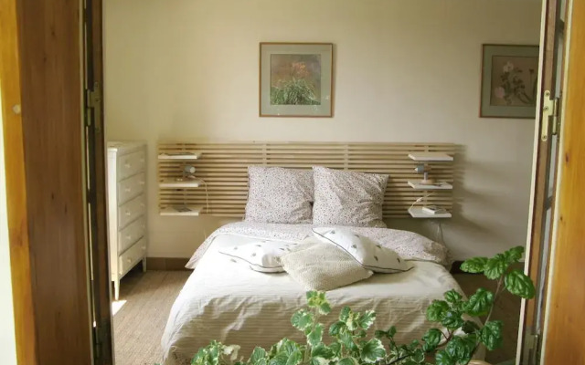 House With one Bedroom in Treigny, With Enclosed Garden