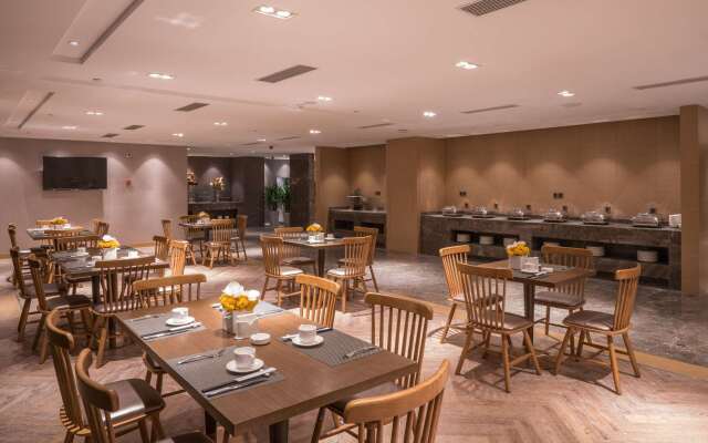 Jingtang Ramada Encore Hotel