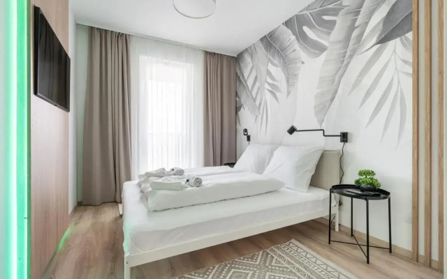WestSide River Apartment