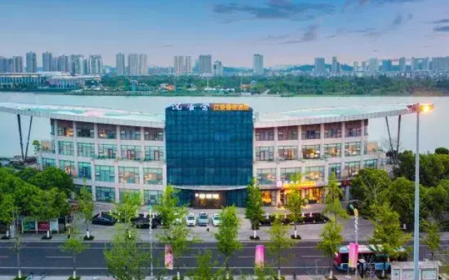 Shenxiangtang Riverview Art Hotel (Suining Dingsheng International Wanda Plaza)