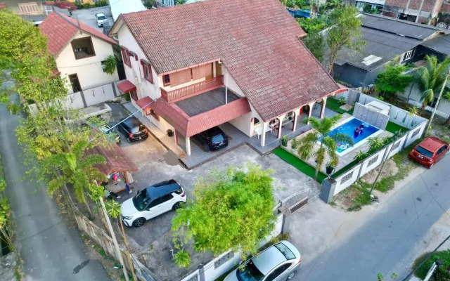 Teratai Homestay Batu Buruk