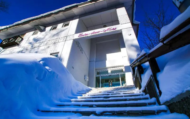 Higashi Hachimantai Onsen Pension Entr-deux-Mers — hotel in Hachimantai