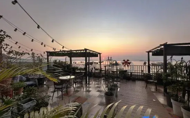 SeeSea｜ Vintage Garden Oceanfront Boutique Hotel