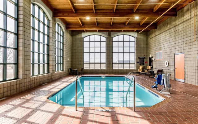 Holiday Inn Express & Suites Cedar Falls - Waterloo by IHG