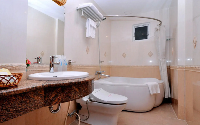 Tan Hoang Long Hotel