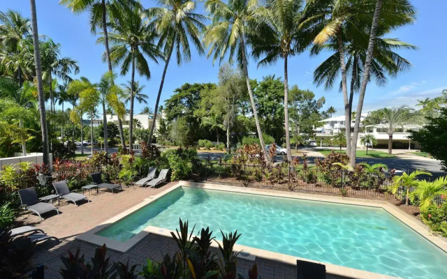 Latitude 16 Tropical Reef Holiday Aprts