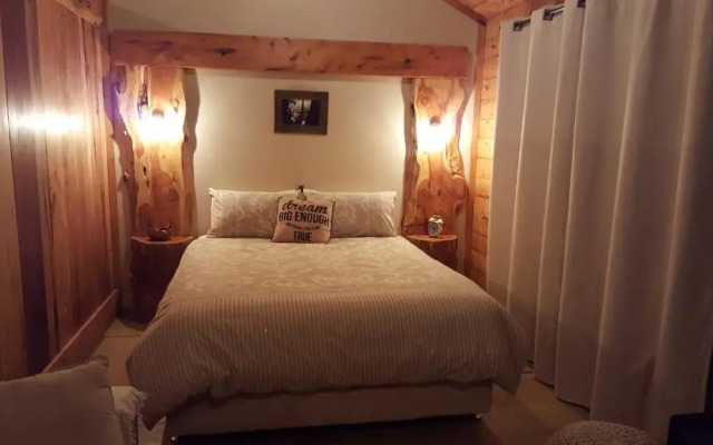 Rustic Hut Bush Retreat