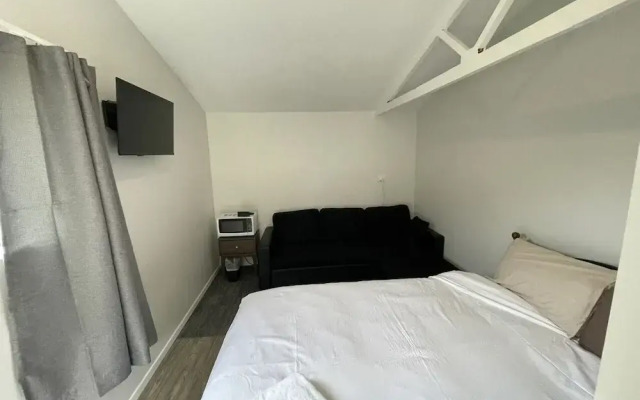1 Double 1 Sofa Beds Garden Chalet 9C