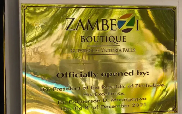 Room in Lodge - Luxury Suite in Zambezi Boutique Lodge 9 With Free Town Tour