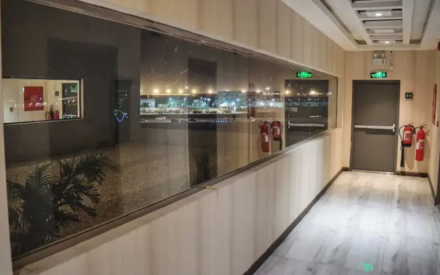 Lian Park Hotel