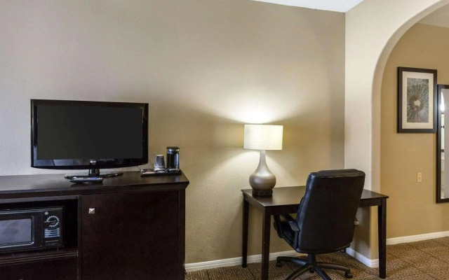 Quality Suites Houston NW Cy-Fair