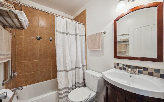 Charming Retreat On West Quince Street 2 Bedroom Condo by RedAwning