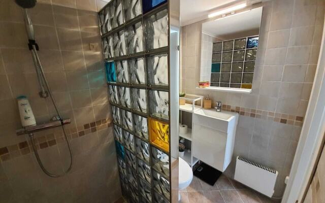 Bright And Central, 2-bedroom, Fully Equipped