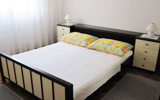 Sea View Apartment Serene, Sleeps 7