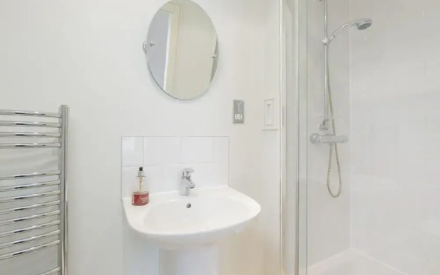 401 Thistle Street Apartment