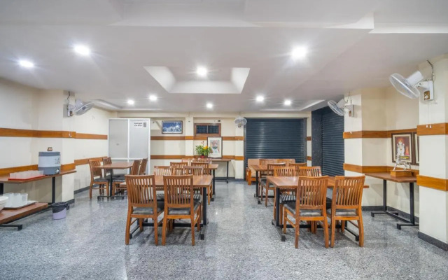 OYO 11602 Ville Parle