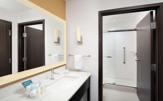 Homewood Suites by Hilton Kansas City Speedway