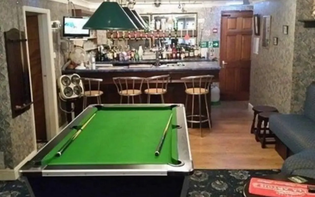 Rayners Hotel