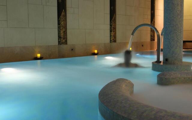 Careys Manor & Senspa