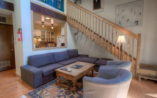 Alpine Getaway 3 Bedroom Home by RedAwning