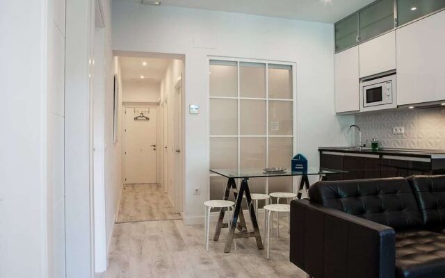 Modern 3 Bdr 2 Bath in La Latina, Near Metro