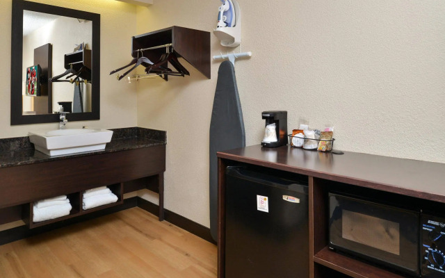 Red Roof Inn PLUS+ Secaucus - Meadowlands - NYC