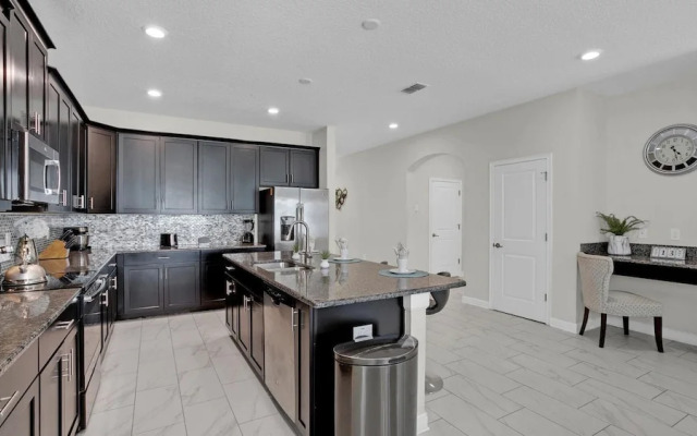 4784 Kings Castle Circle