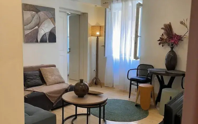 THE CENTRIC Apt. by LOC HOSPITALITY
