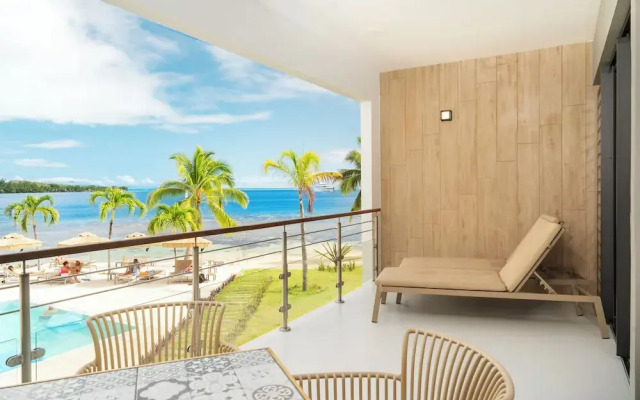 Cook's Bay Hotel and Suites