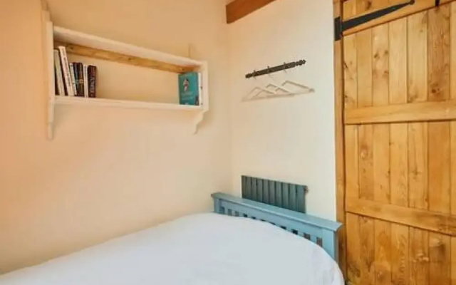 Host Stay Llewenau Draw Barn