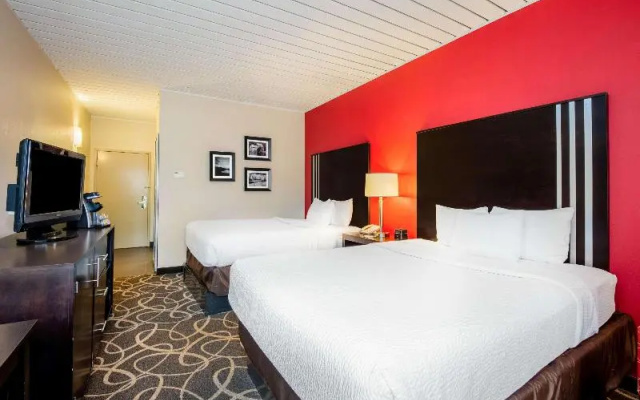 La Quinta Inn & Suites Elkview - Charleston NE