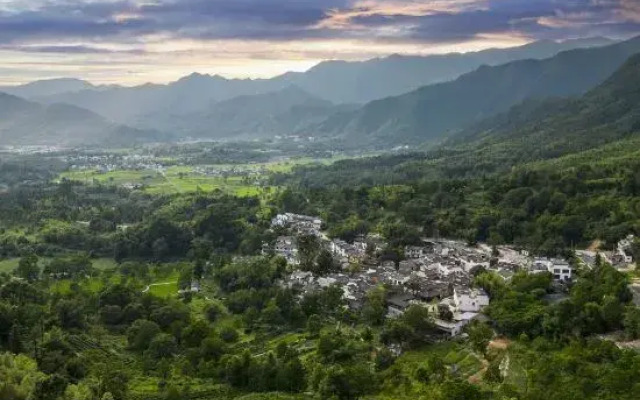 Hong Cun Wu she holiday homestay (Tachuan branch)
