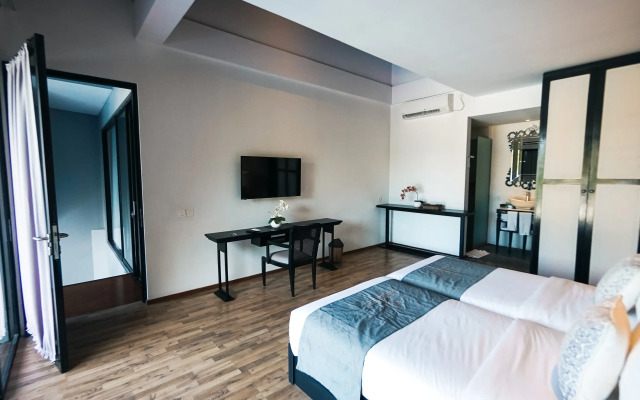 The Chloe Villa