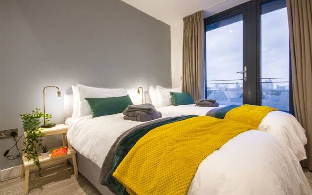 Family & Large Groups- 3x Bed Apartment in London