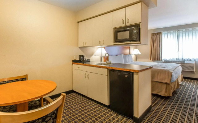 Quality Inn & Suites On the River