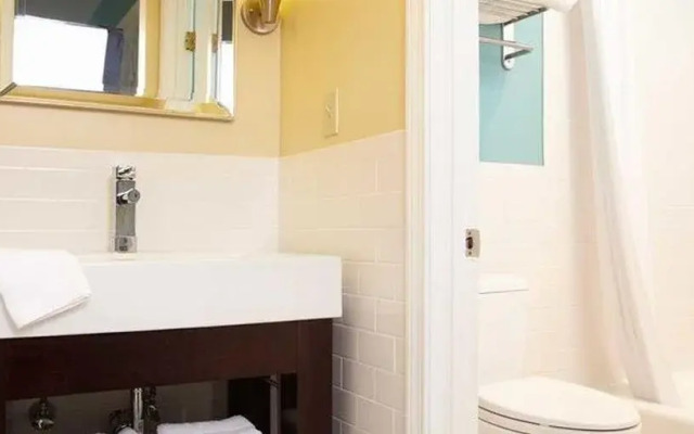 Breezeway Boutique Hotel