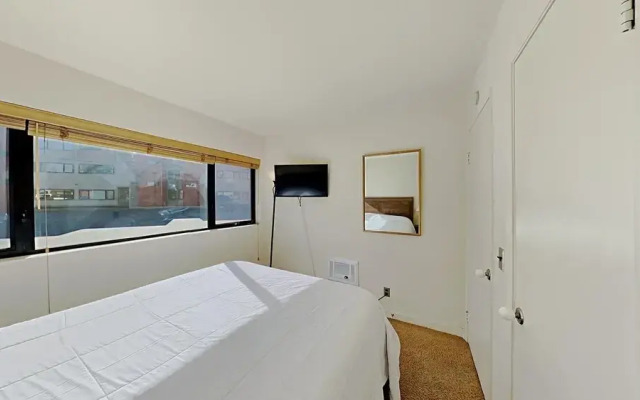 Spacious 2 BR Units at 1849 Condos with FREE Pool, Parking & Wifi