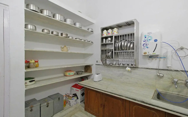 Thakore House By OYO Rooms