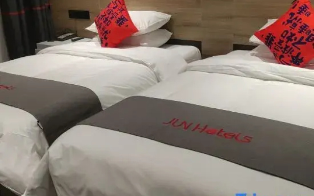 Junyi Hotel (Wenzhou Railway Station Wutian Old Street)