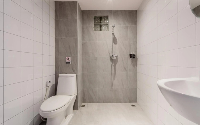 Moon Budget Hotel