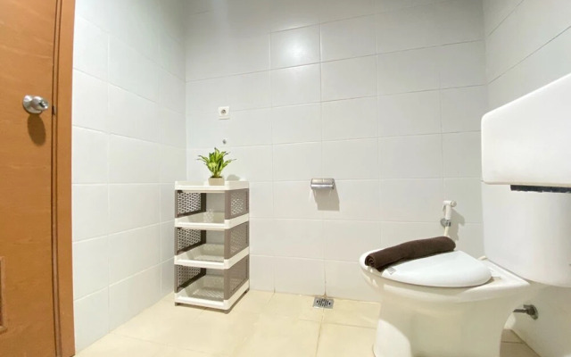 Homey Furnished Studio At Beverly Dago Apartment