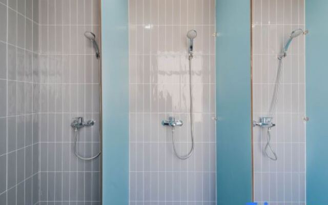 STAR HOTEL (Shanghai Hongqiao Weining Road Subway Station)