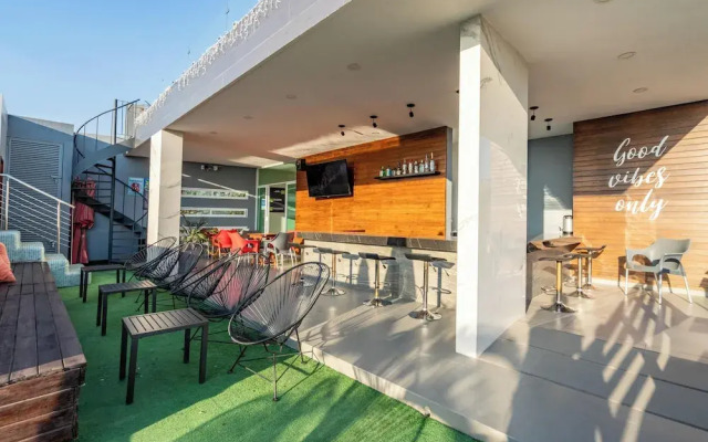 Loft with Pools and Rooftop Sky Bar