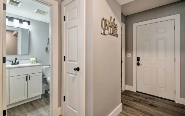 Airy Townhome: Close to Kayaking & Boating!