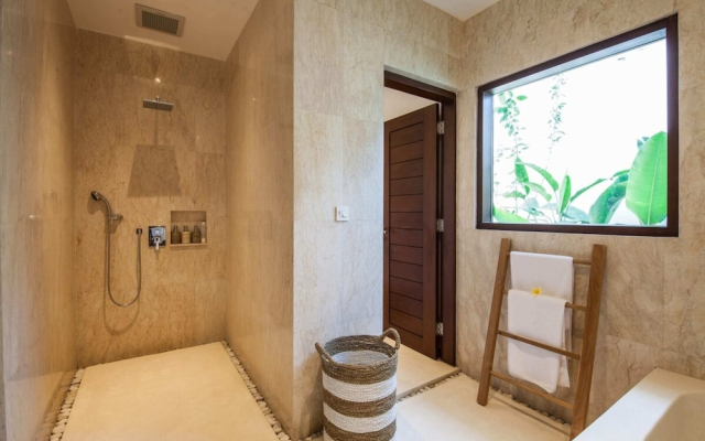 Villa Frangipani Merah