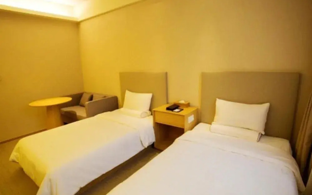 Ji Hotel (Tianjin Train Station Jinwan Square)