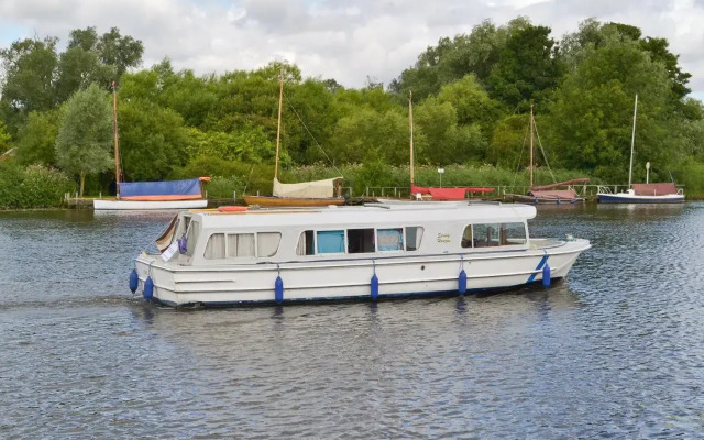 Yare View Lodge