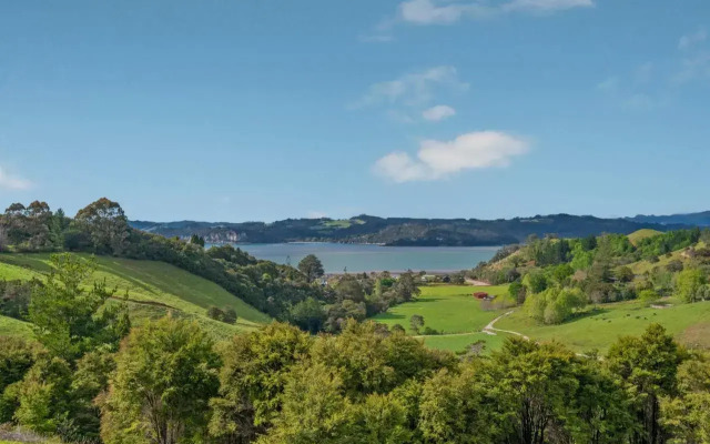 Peace and Paradise - Whitianga Holiday Home